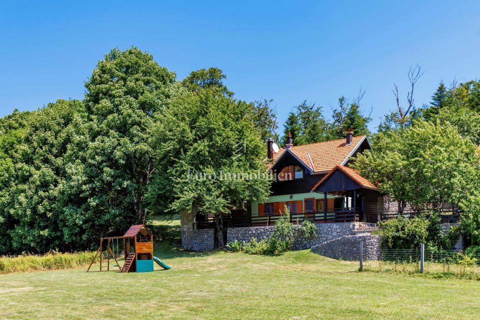 Edinstvena Posest z Bazenom v Naravnem Parku