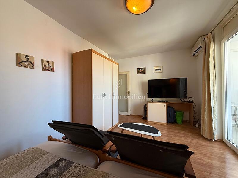 Dvosobno stanovanje v centru Makarske, blizu morja