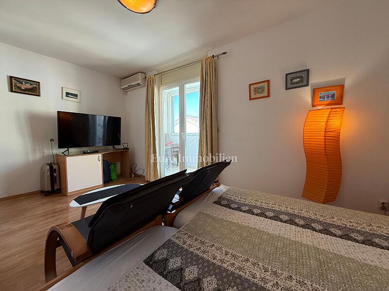 Dvosobno stanovanje v centru Makarske, blizu morja