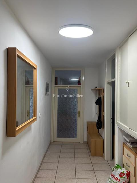 Dvosobno stanovanje v centru Makarske, blizu morja