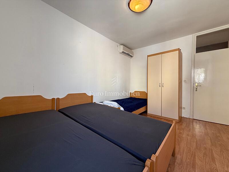 Dvosobno stanovanje v centru Makarske, blizu morja