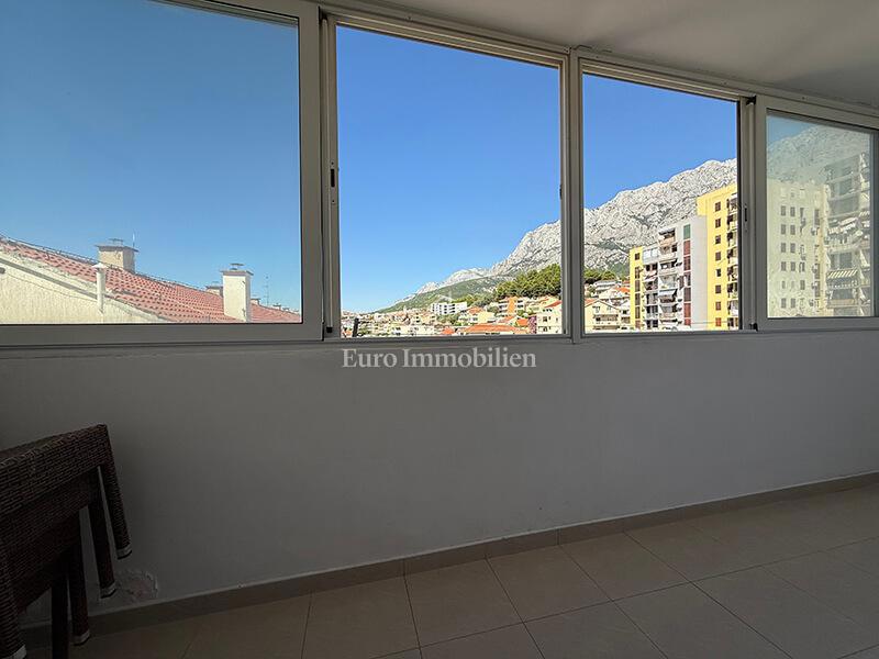 Dvosobno stanovanje v centru Makarske, blizu morja