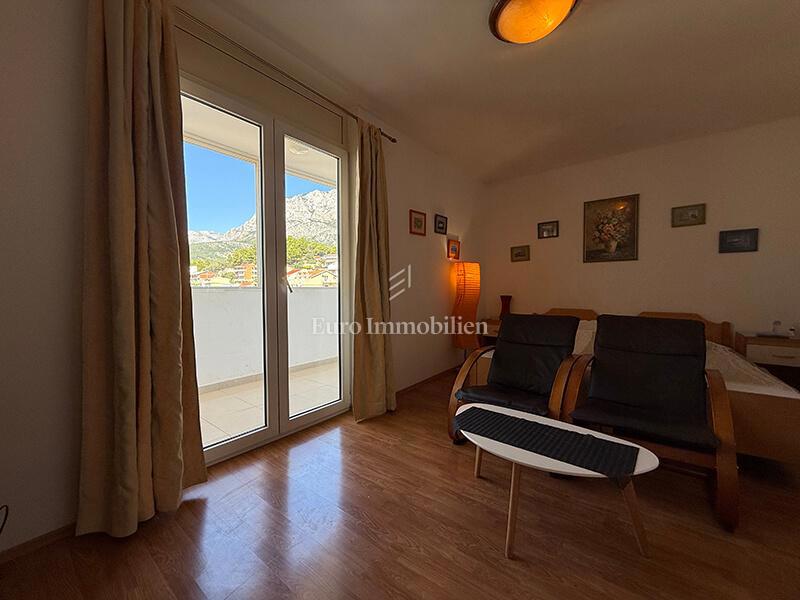 Dvosobno stanovanje v centru Makarske, blizu morja