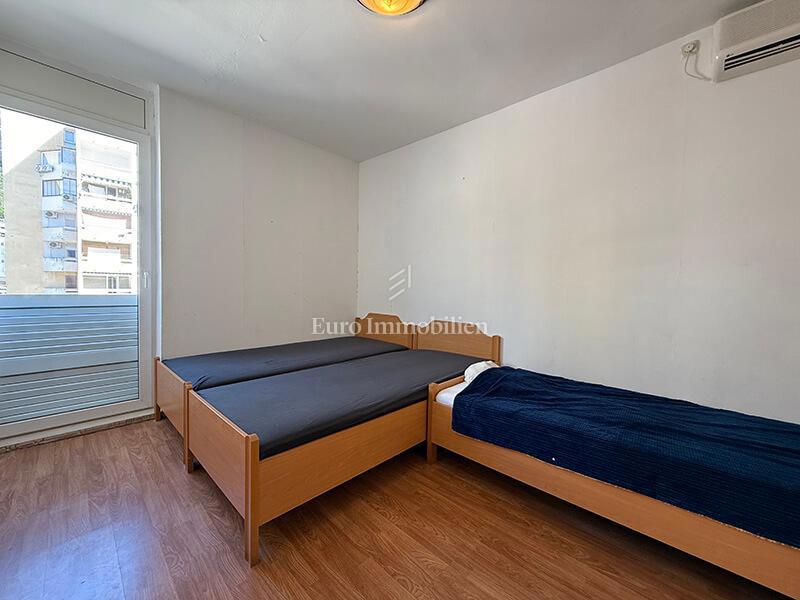 Dvosobno stanovanje v centru Makarske, blizu morja