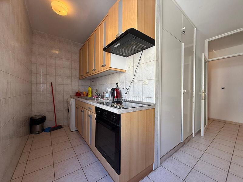 Dvosobno stanovanje v centru Makarske, blizu morja