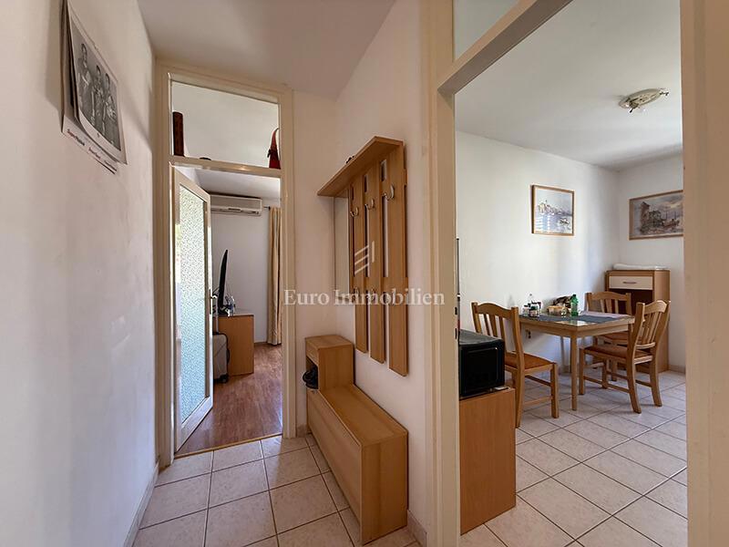 Dvosobno stanovanje v centru Makarske, blizu morja