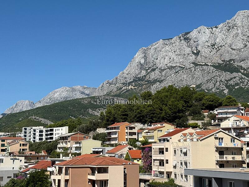 Dvosobno stanovanje v centru Makarske, blizu morja