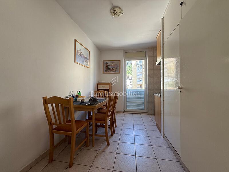 Dvosobno stanovanje v centru Makarske, blizu morja