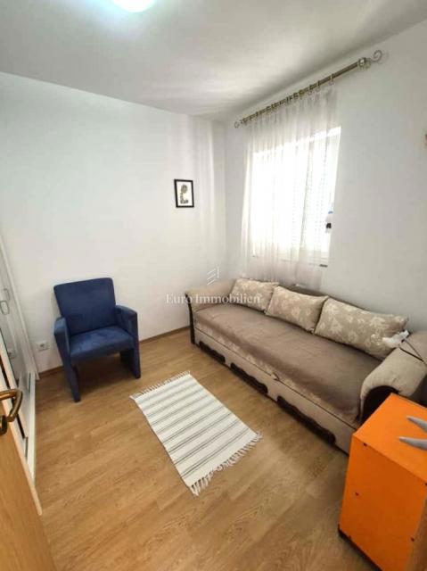 Dvosobno stanovanje v Krku blizu morja