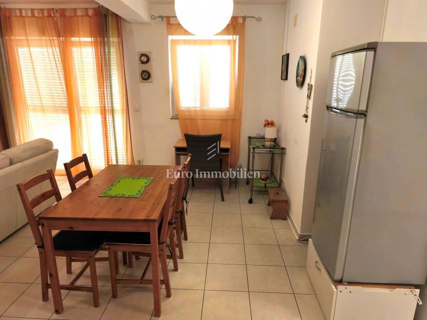 Dvosobno stanovanje v Krku blizu morja