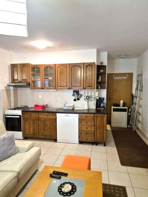 Dvosobno stanovanje v Krku blizu morja