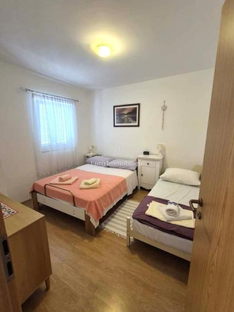 Dvosobno stanovanje v Krku blizu morja