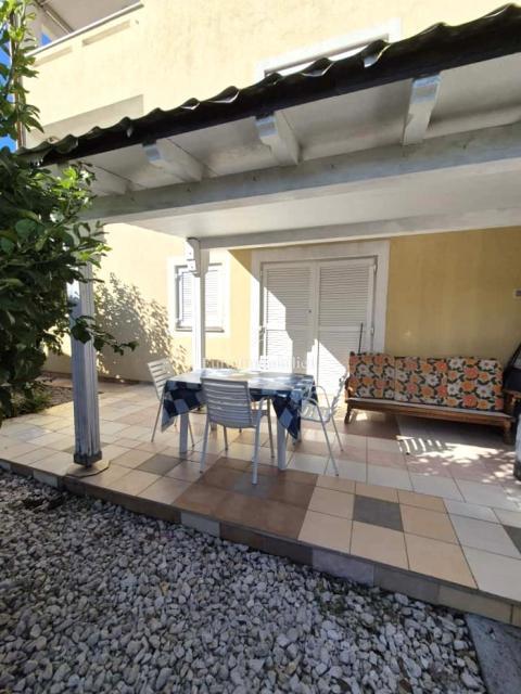 Dvosobno stanovanje v Krku blizu morja