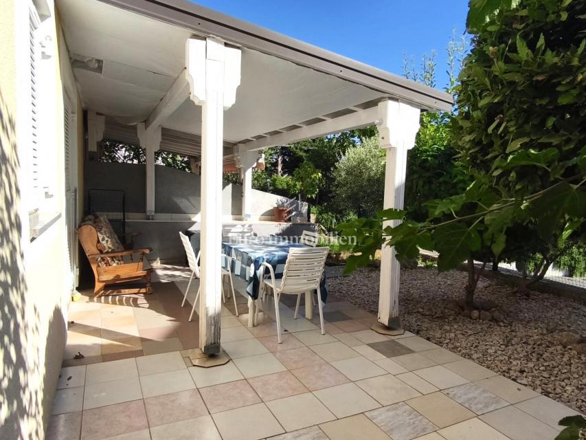 Dvosobno stanovanje v Krku blizu morja