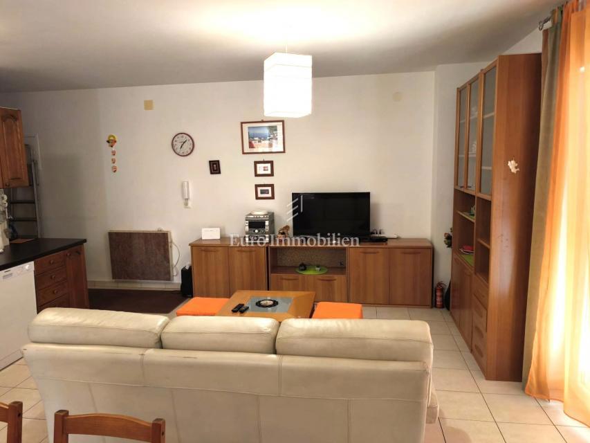 Dvosobno stanovanje v Krku blizu morja