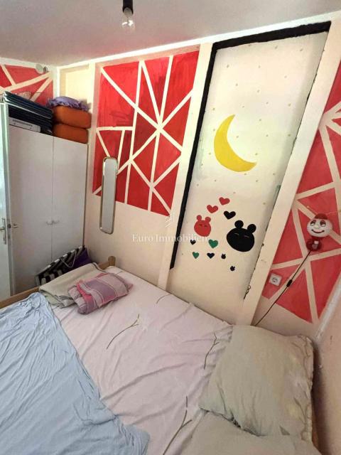 Enonadstropna hiša za prenovo v okolici Malinske