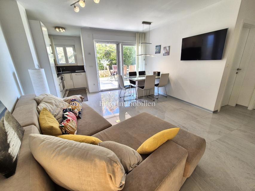 Pritlični apartma s pogledom na morje - Njivice