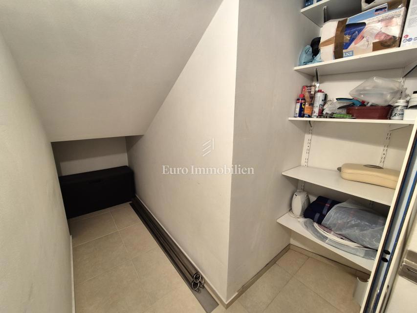 Pritlični apartma s pogledom na morje - Njivice