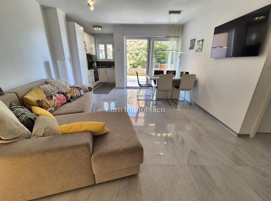 Pritlični apartma s pogledom na morje - Njivice