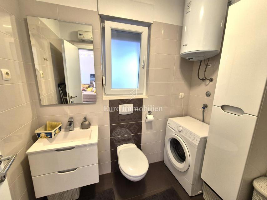 Pritlični apartma s pogledom na morje - Njivice