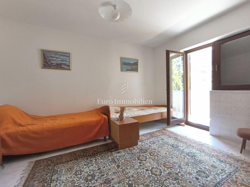 Hiša s tremi enotami na iskani lokaciji, Malinska