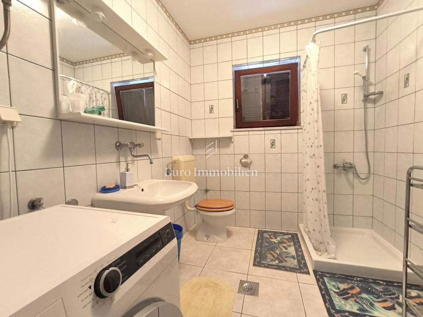 Hiša s tremi enotami na iskani lokaciji, Malinska