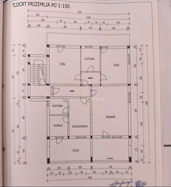 Hiša s tremi enotami na iskani lokaciji, Malinska