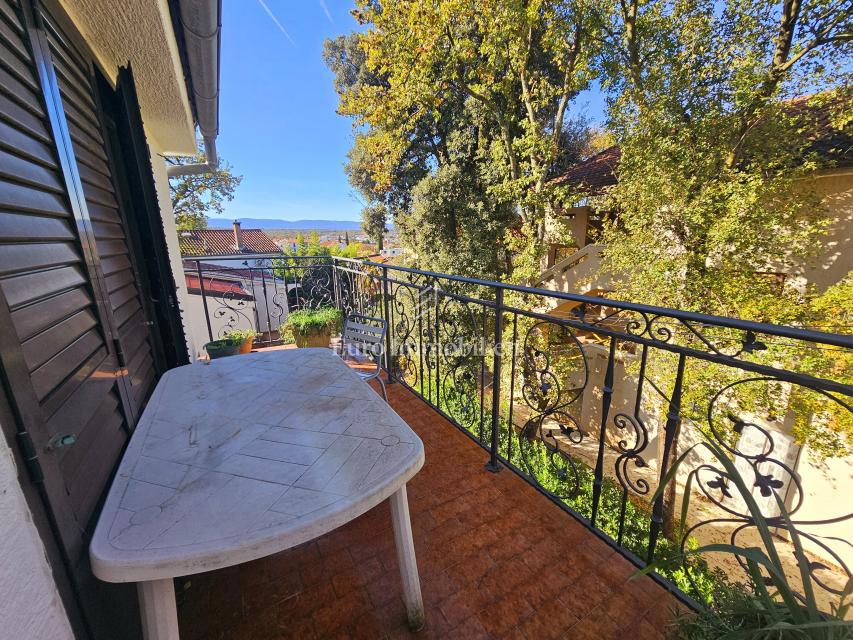 Prostoren apartma s 4 spalnicami v Malinski