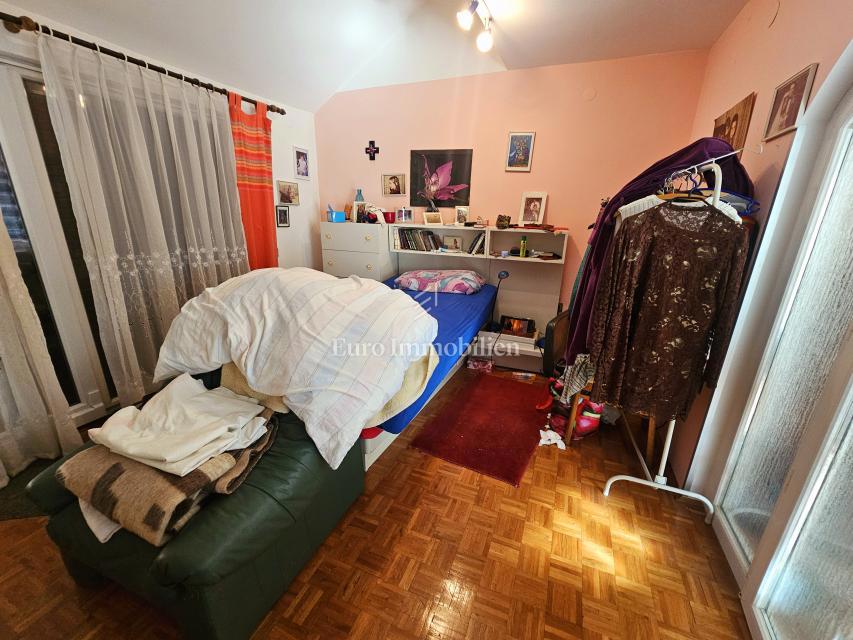 Prostoren apartma s 4 spalnicami v Malinski