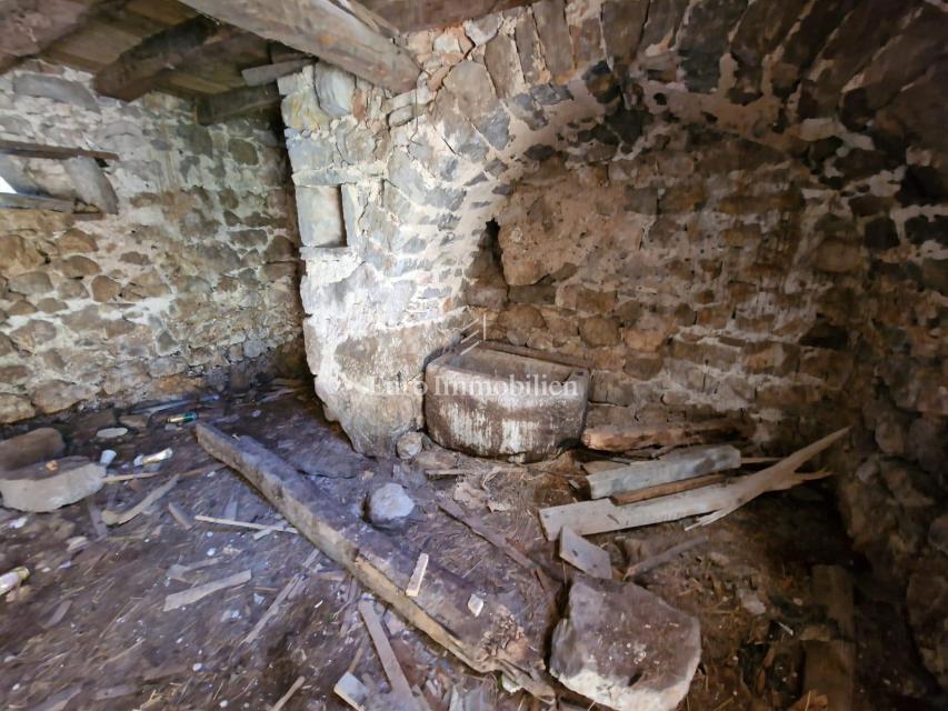 Kamnita hiša za obnovo s pogledom na morje na otoku Krku