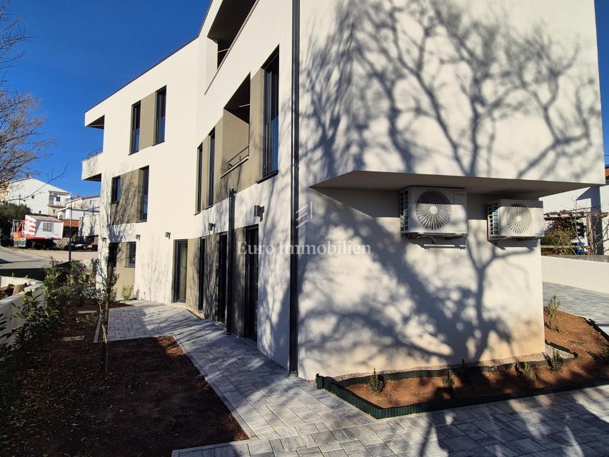 Stanovanje v pritličju novogradnje z vrtom