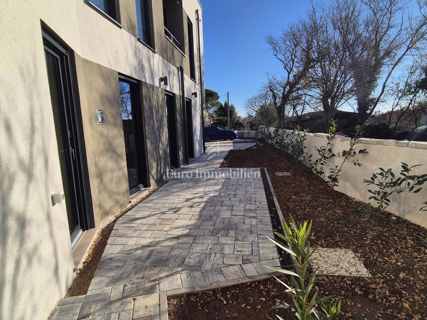 Stanovanje v pritličju novogradnje z vrtom