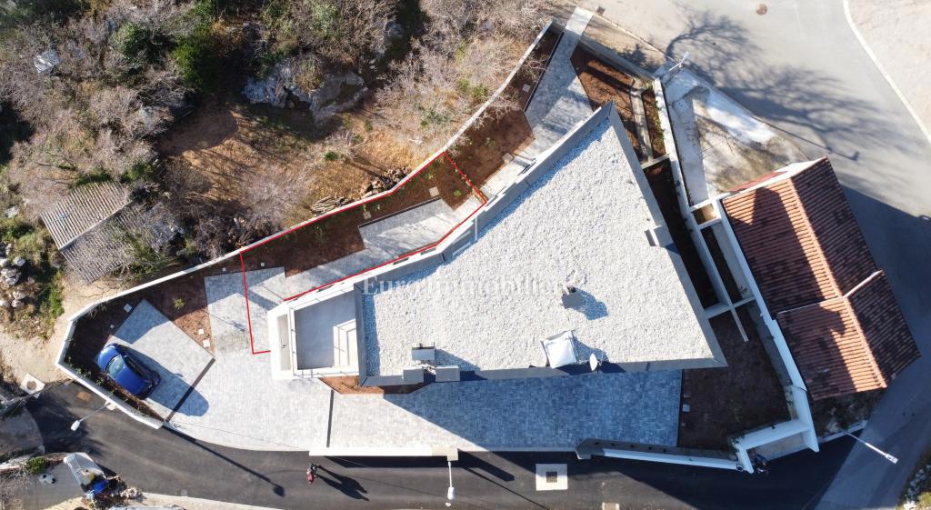 Stanovanje v pritličju novogradnje z vrtom