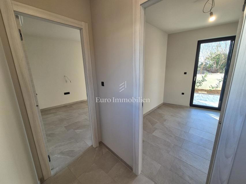 Stanovanje v pritličju novogradnje z vrtom