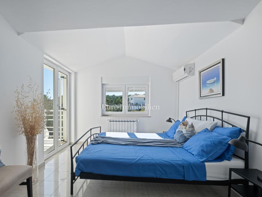 Opremljena vila z bazenom in prostornim vrtom