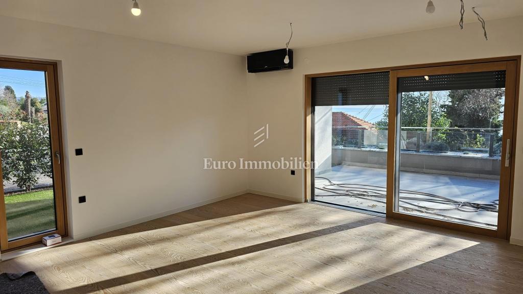 Kantrida – Luksuzno stanovanje z zasebnim vrtom