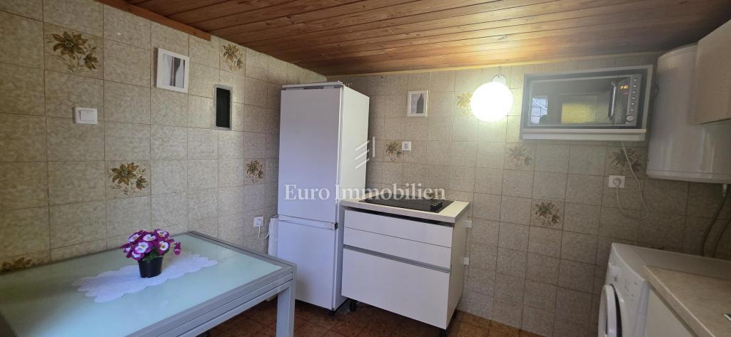 Hiša s teraso in pogledom na morje blizu plaže