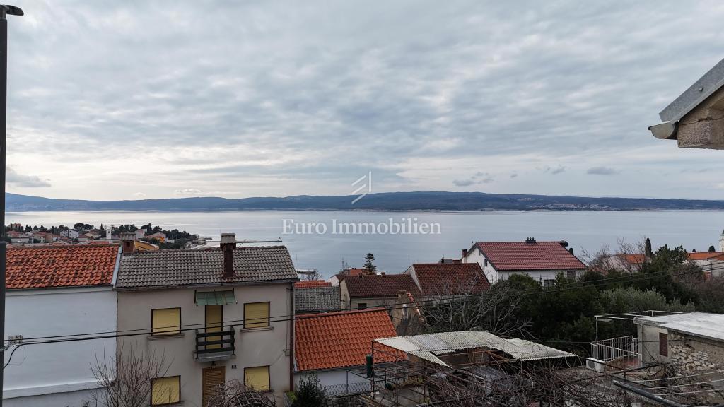 Hiša s teraso in pogledom na morje blizu plaže