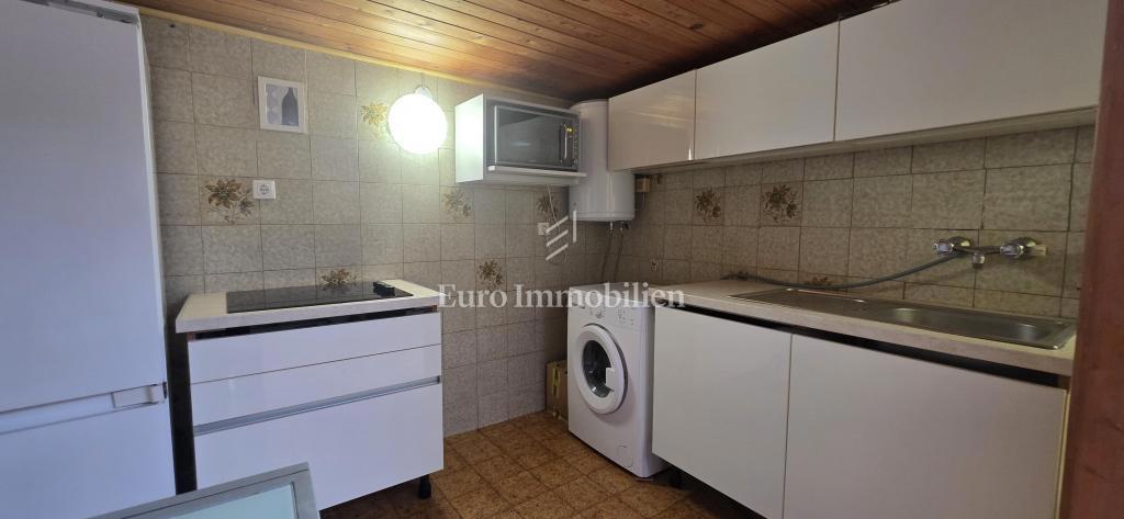 Hiša s teraso in pogledom na morje blizu plaže