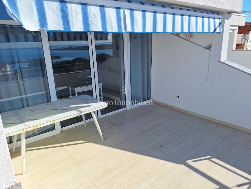Apartma z dvema terasama in čudovitim razgledom - otok Pag