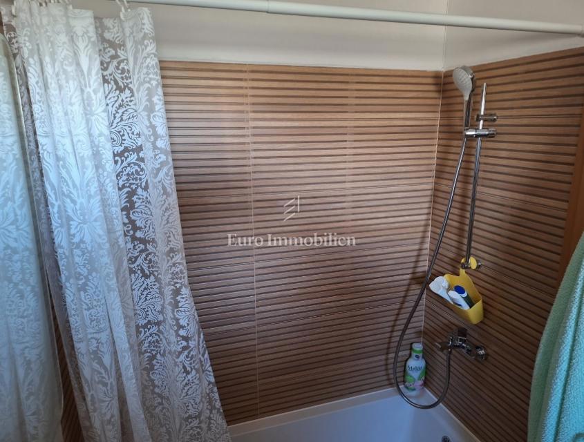 Apartma z dvema terasama in čudovitim razgledom - otok Pag