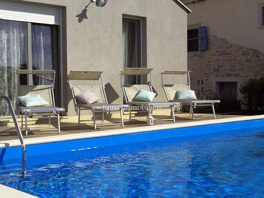 Privlačna hiša z bazenom - Poreč