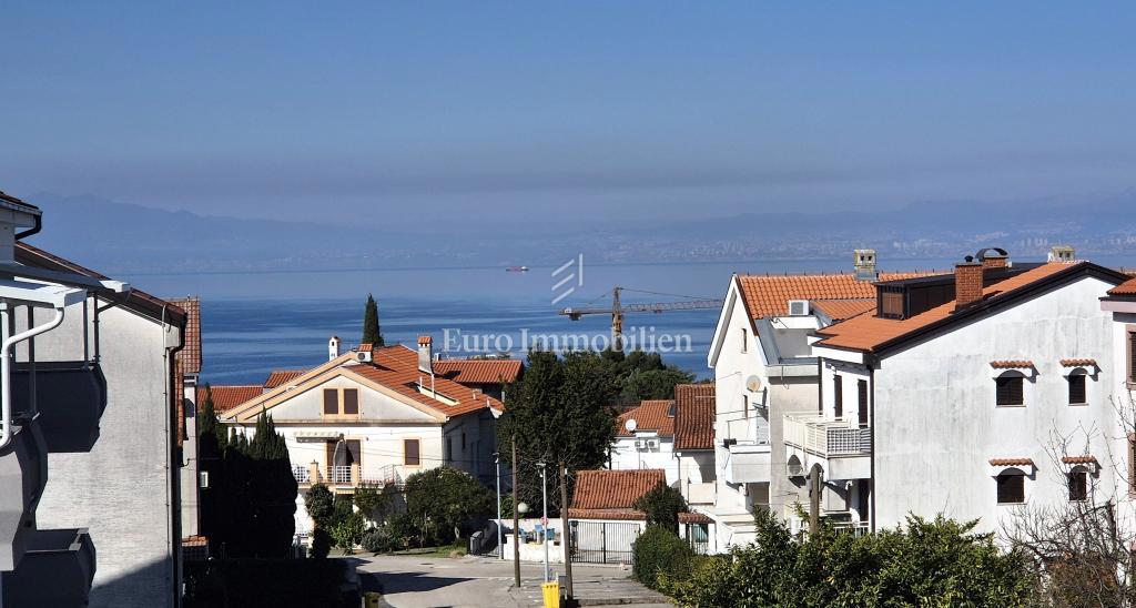 Opremljeno stanovanje s pogledom na morje