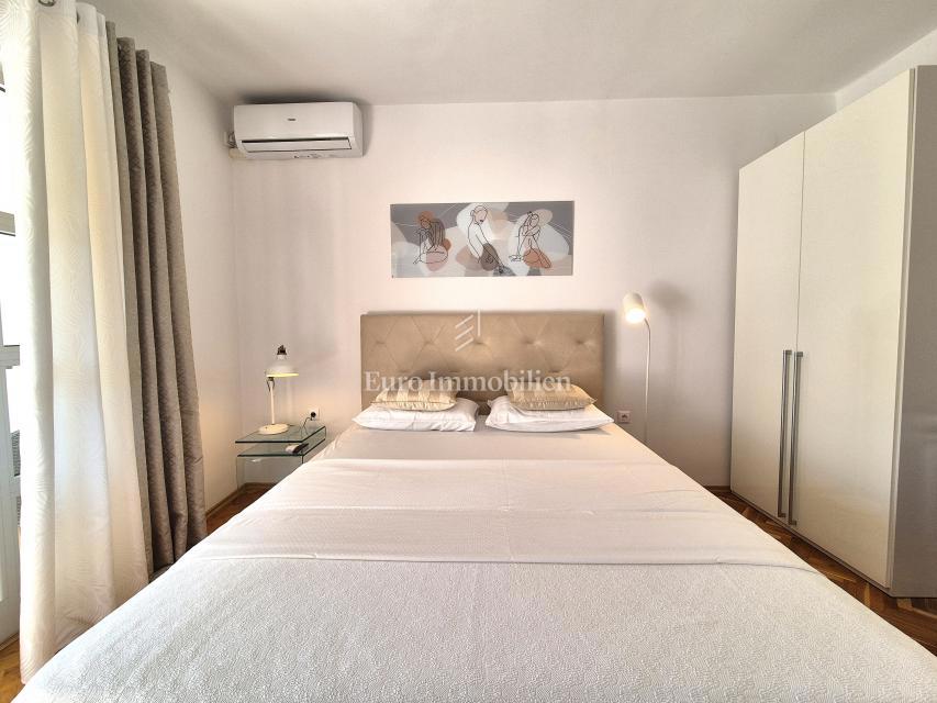 Opremljeno stanovanje s pogledom na morje