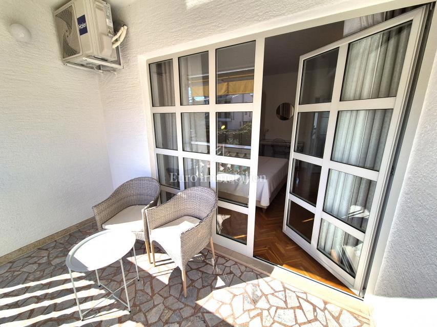 Opremljeno stanovanje s pogledom na morje