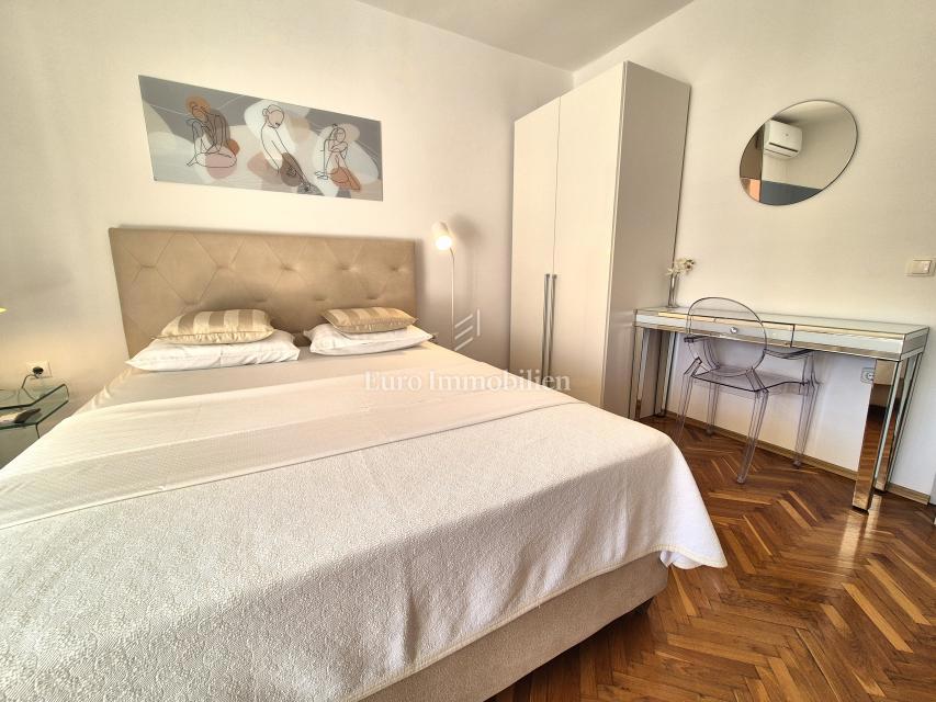 Opremljeno stanovanje s pogledom na morje