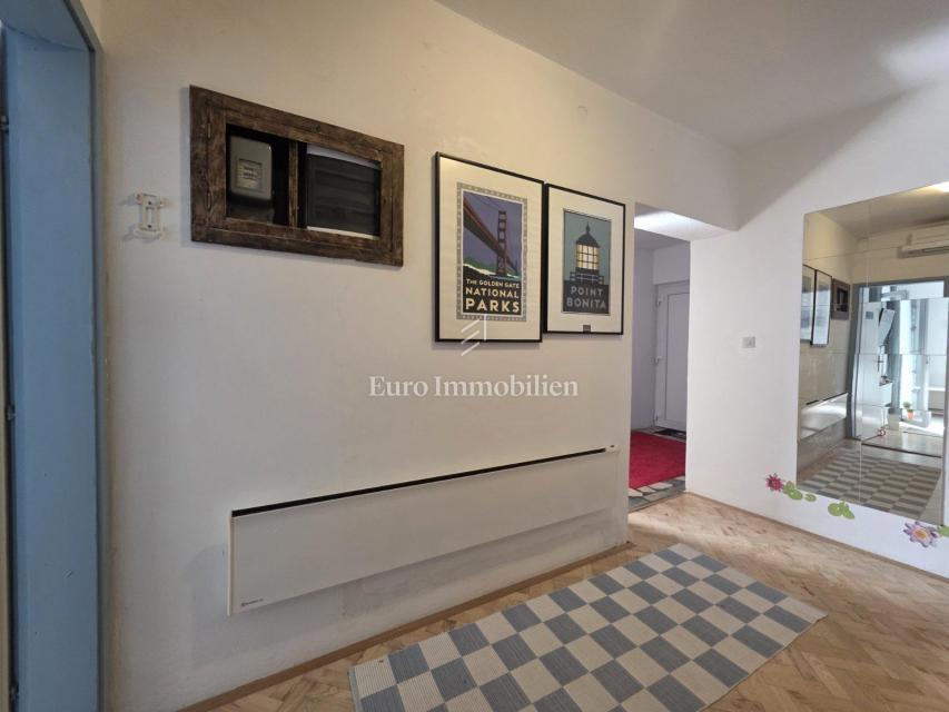 Stanovanje z dvoriščem in garažo na odlični lokaciji