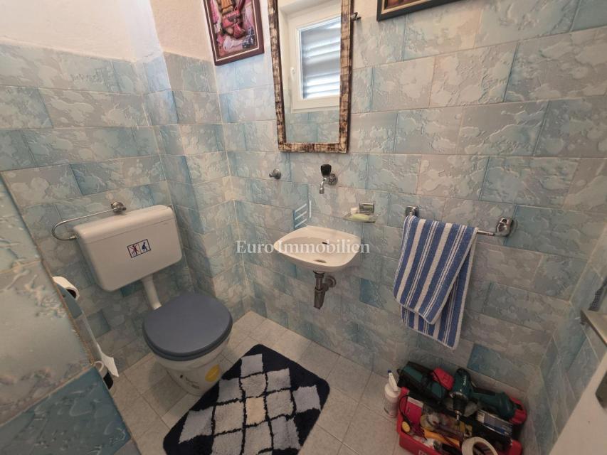 Stanovanje z dvoriščem in garažo na odlični lokaciji