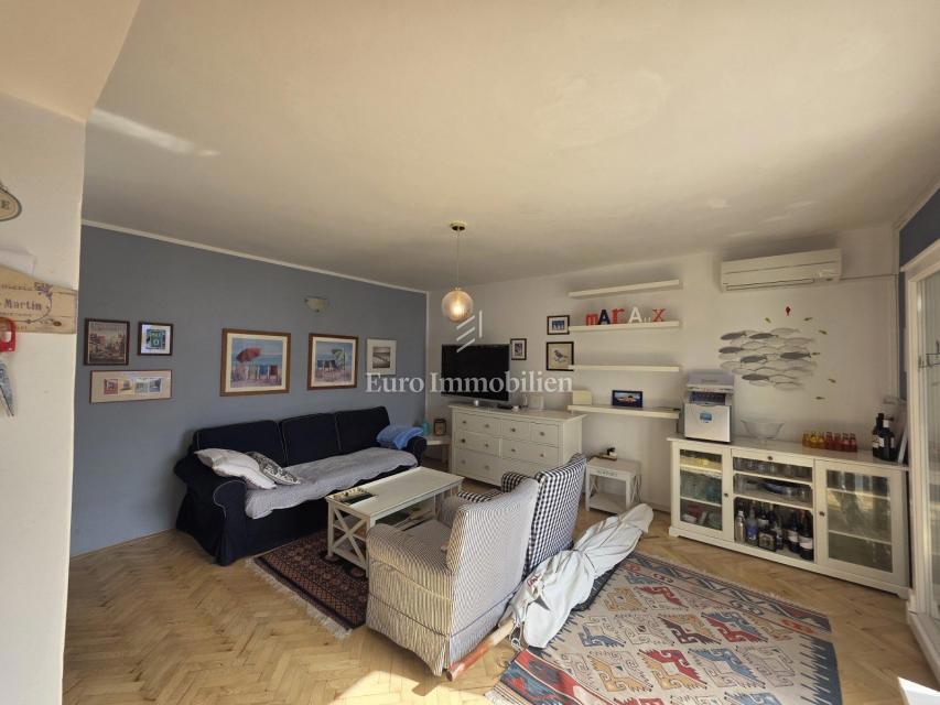 Stanovanje z dvoriščem in garažo na odlični lokaciji