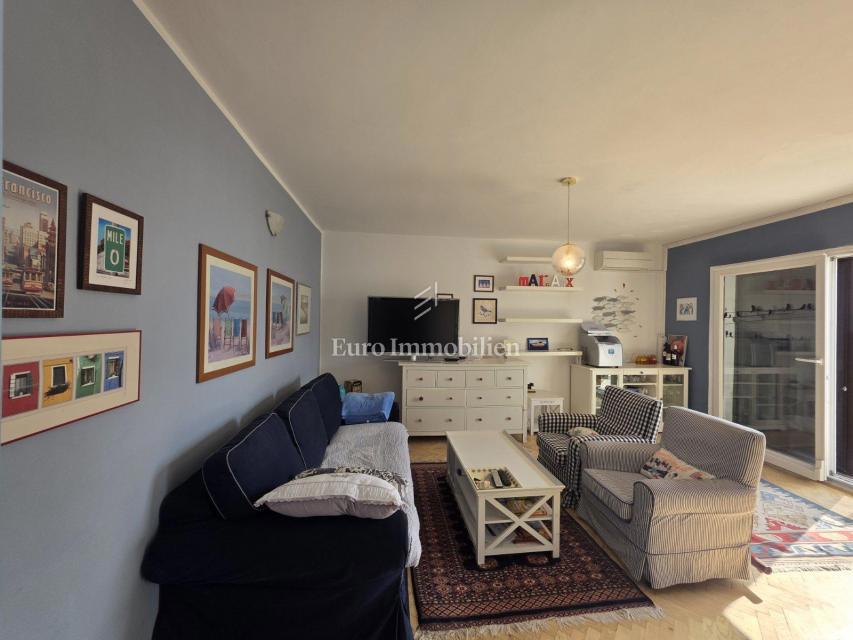 Stanovanje z dvoriščem in garažo na odlični lokaciji